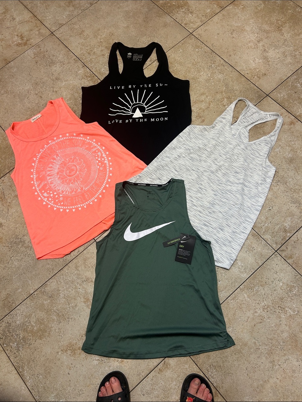 Bundle of 4 tank tops